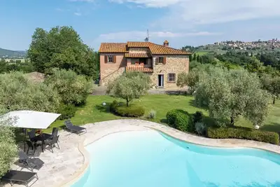 Image de Belle maison de vacances privée avec Wifi, piscine privée, bain à remous, balcon