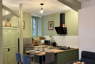 Image de L'Escapade Maillotine : Petite maison de ville de caractère sur deux niveaux.