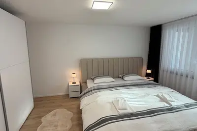 Image de Newly renovated vacation apartment with views of the Alps