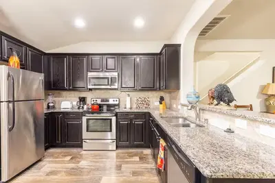 Image de 4-bedroom/3 bath house in brilliant Georgetown with cool Ac.