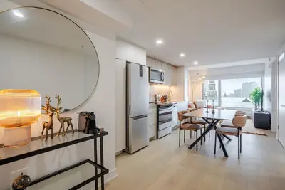Image de Sleek City Hideaway | Ev charger & Rooftop