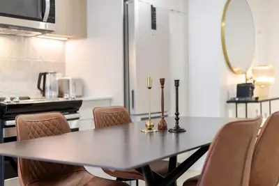 Image de Stylish Downtown Escape | Ev charger & Rooftop