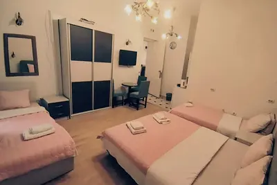 Image de Spacious Family Room in the Hearth of Bitola. Free access to laundry and kitchen.