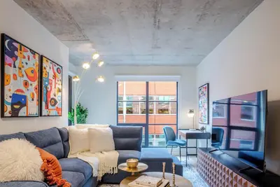 Image de Old Port Luxe Stay | Rooftop Pool, Gym & Parking
