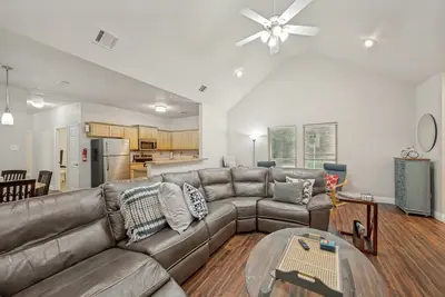 Image de Walk to At&T Stadium Modern Arlington Oasis Sleeps 8