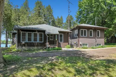 Image de Modern Waterfront Big Rideau Lake  Retreat with Stunning Views
