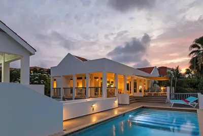 Image de Villa Private Pool | near Jan Thiel Beach | 8 guests + 2 babies