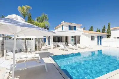 Image de Villa de luxe de 3 chambres, à 100 mètres du port de plaisance de Protaras