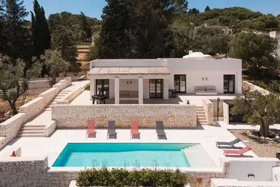 Image de Villa Poggiostuni Trullo Santa Lucia avec piscine à débordement