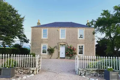 Image de Beautiful 4 bdrm Farmhouse with ocean views, Fife.