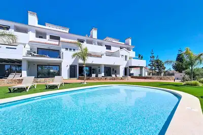 Image de Appartement de luxe avec piscine • Terrasse et parking