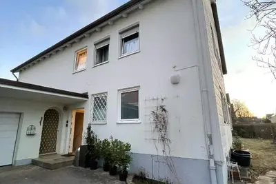 Image de Entire 4-Bedroom Munich Apartment · Sleeps 9 · Garden · Full Kitchen