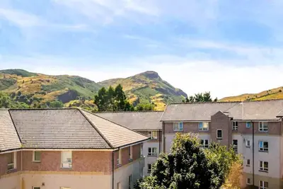 Image de Bright 2-Bedroom, 2-Bathroom Apartment with Free Parking by Arthur's Seat