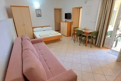 Image de One bedroom apartment with terrace