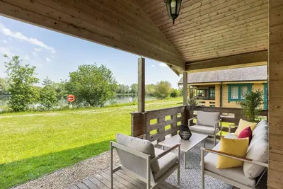 Image de Scandanavian Lakeside cabin | Sleeps 4 | Parking - Pass the Keys