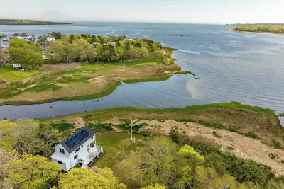 Image de Edgewater Sanctuary | Fully Off Grid Ocean Cottage | Directly on Buzzard's Bay