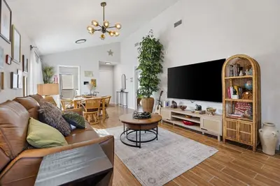 Image de World Cup • Stay 15 Min to Stadium • Private Yard