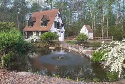 Image de Cozy Story Book Cottage very private  custom home in gorgeous Little River