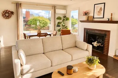 Image de Sunset Views over Puget Sound | 4br West Seattle