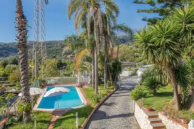 Image de Appartement dans une villa avec piscine