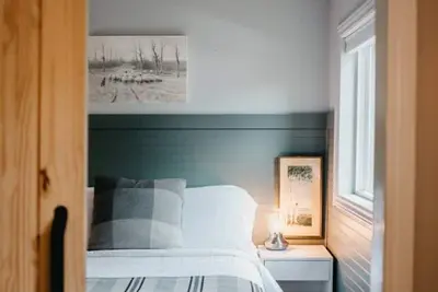 Image de Birch Cabin-2 Min to Lakes/Snowmobile trails