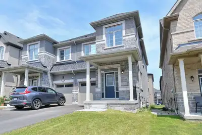 Image de Serene 3-Bedroom Home in Pickering | Near Toronto, 25 minutes to Pearson airport
