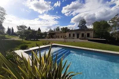 Image de Suite Château · Pigeonnier rénové · Domaine nature