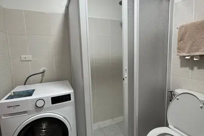 Image de Quiet & Fully Equipped Top-Floor 1br Condo