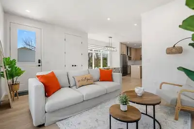 Image de 2 King Beds | 3br | Game Room | Garage |Mins to Dt