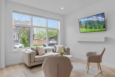 Image de 12 Guests | 2 King Beds | Ping Pong| 6 Br| Garage