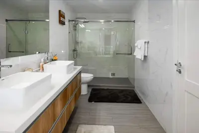 Image de Spacious 5-bedroom house in serene Spanish Town perfect for families