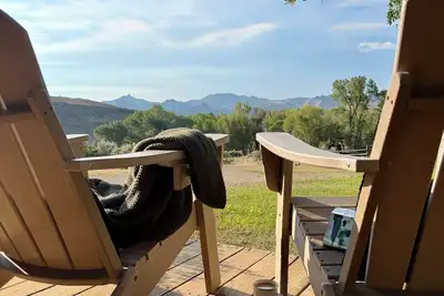 Image de Newly Remodeled Creekside Cabin Near Yellowstone with Mountain Views