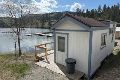Image de Waterfront Tiny Home on Curlew Lake w/ Loft Queen + A/C at Tiffanys Resort