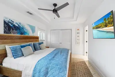 Image de Waterfront Bliss in Paradise | Cozy Condo Near Beaches, Dining & More