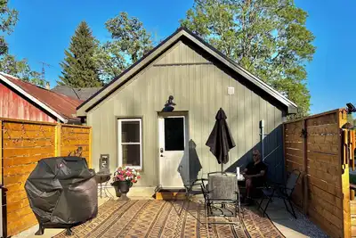 Image de Rural Retreat. Private yard, fire pit. 3-30 mins to attractions & conveniences