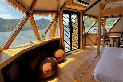 Image de Coconest Two: Floating Geodesic Dome Waterstay on a Unesco Site