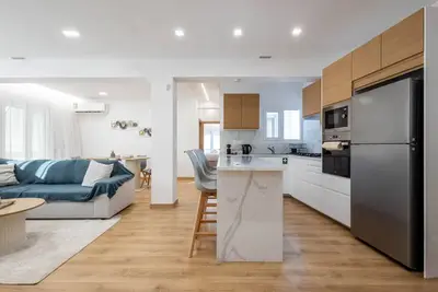 Image de Sunlit Charm | Modern 2br Apartment with High-Speed WiFi