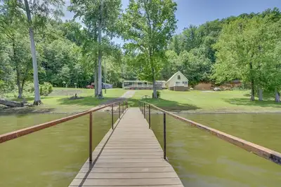 Image de Steps to Pickwick Lake! Home w/ Sunrooms & Views