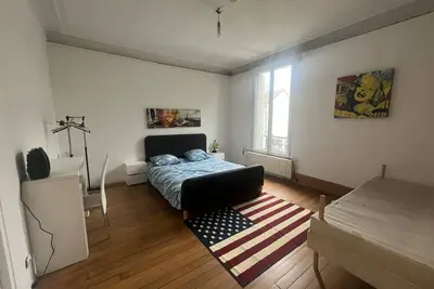 Image de Grande Maison de 250 m² avec parking privé sécurisé — Argenteuil, proche Paris