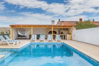 Image de Spacious 4-bedroom Villa in marvellous Pula with  outdoor kitchen and Pool