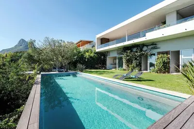 Image de Iconic Sunsets at Golden View Villa in Camps Bay