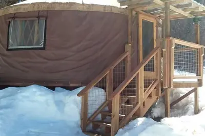 Image de Sanctuary Yurt Glamping Forest Getaway in Alberton, Mt