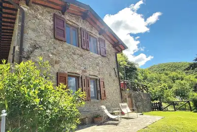 Image de Retraite de charme en Toscane | Vues panoramiques imprenables | Petite piscine |