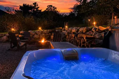 Image de Historic Bruce House | Hot Tub, Fire Pit &Ac