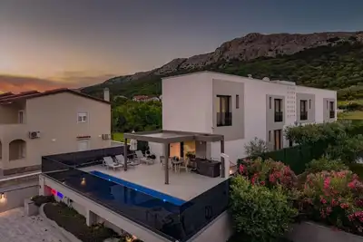 Image de Modern villa with a private pool and sauna.