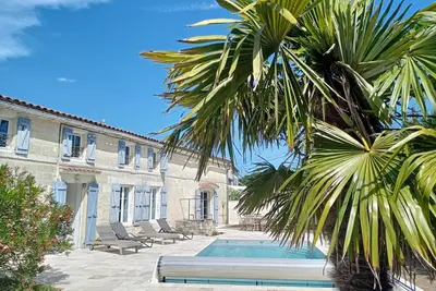 Image de Longère avec piscine 6/8 personnes- 12 personnes à partir d'Avril 2027