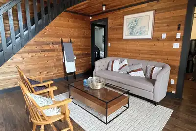 Image de Spacious 4-Bedroom Cottage for Year-Round Family Getaways. Rent 2days get 2 Free