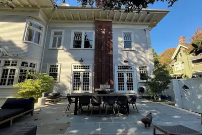 Image de Grand Brooklyn Mansion- 9-bedrm 7. 5 Bath with Ac- next to Prospect Park