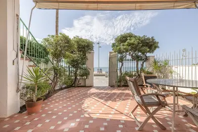 Image de Casa Marinera, face à la mer (15 pas), terrasse privée, Wi-Fi, à Calafell