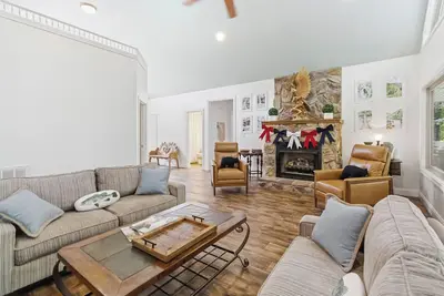 Image de Welcome to \"Sheltowee Shores\"- Lake Cumberland Views & Lake Trail